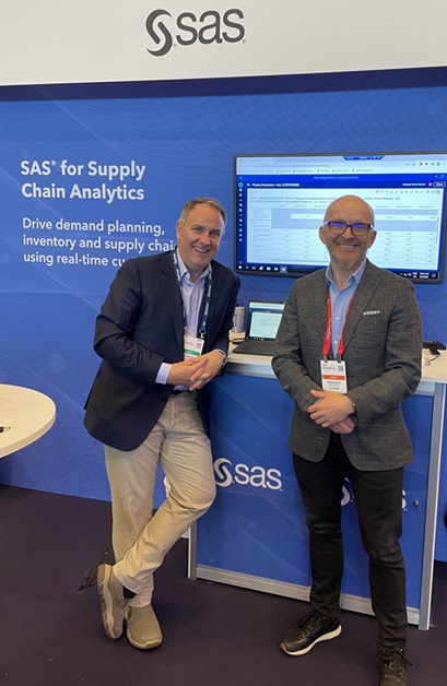 Arkadiusz Wisniewski and Edward Kerrigan at the Gartner Symposium and Expo in Barcelona, 2023, AI, BI, Cloud management, MLOps, AI staff augmentation services, data strategy, consulting services